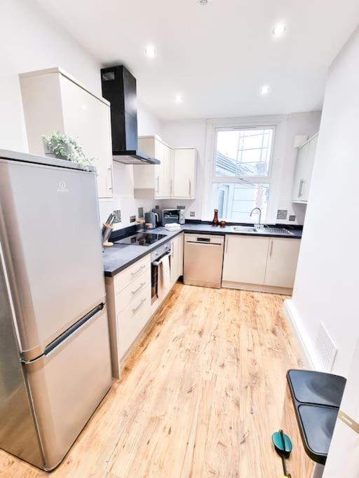 Stunning Flat Close To Beach Swansea Eksteriør bilde